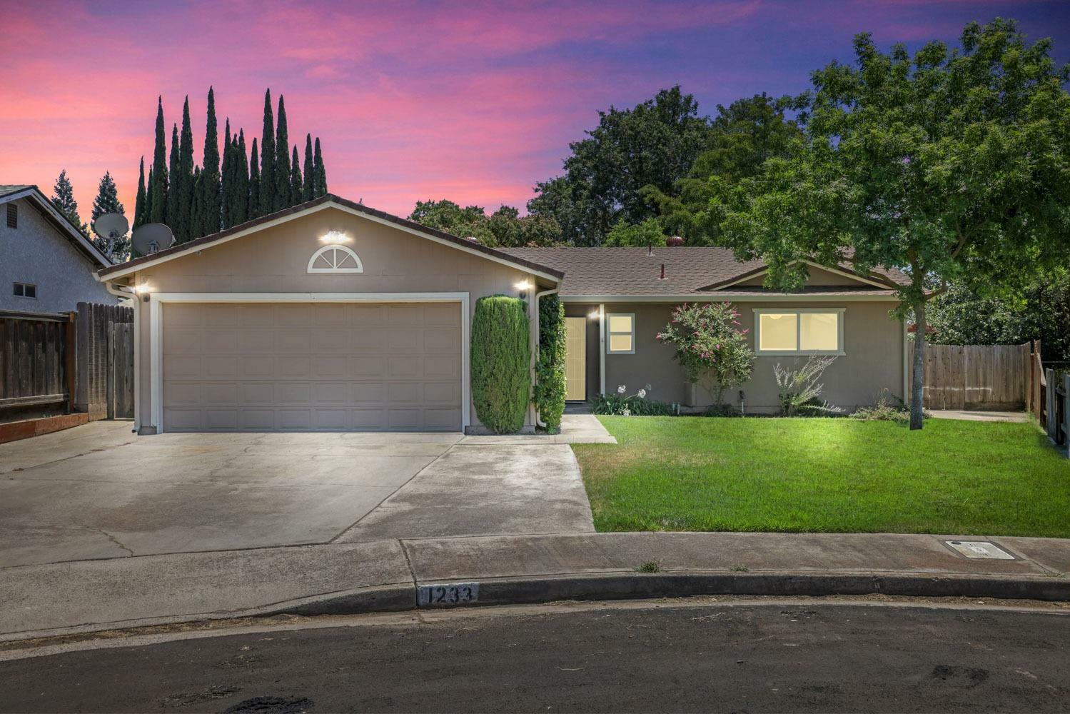 Property Photo:  1233 Cindy Ct  CA 95361 