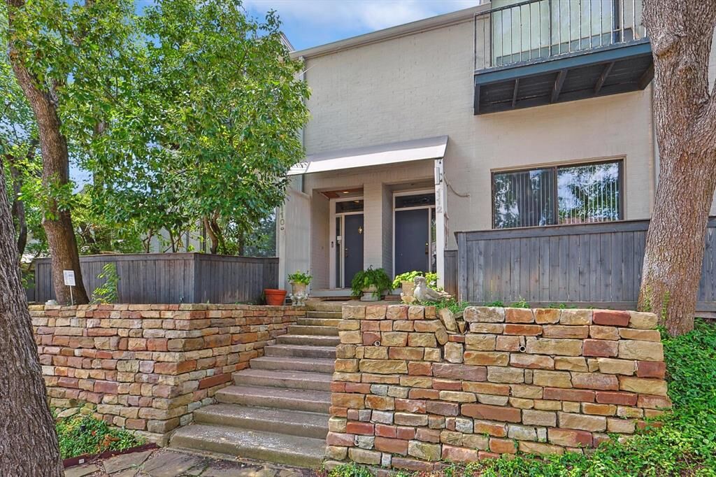 Property Photo:  5990 Lindenshire Lane 110  TX 75230 