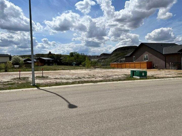 Property Photo: 193 10 Avenue SE AB T0J 0Y6
