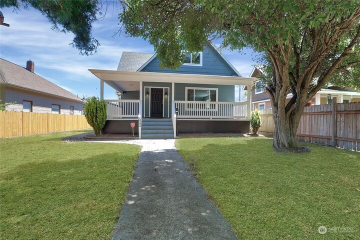 Property Photo: 4309 S Park Avenue WA 98418