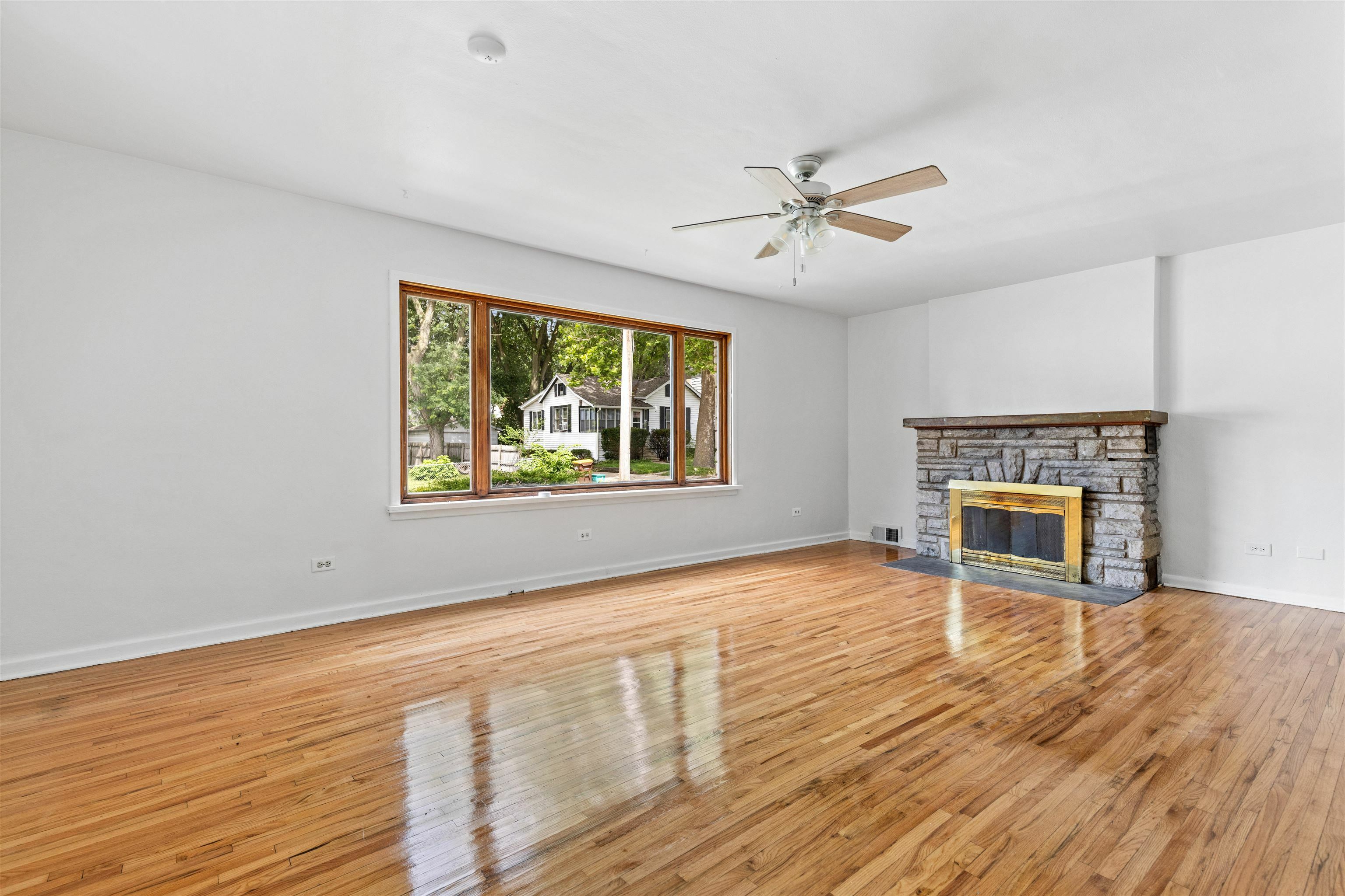 Property Photo:  619 Regan Street  IL 61107 