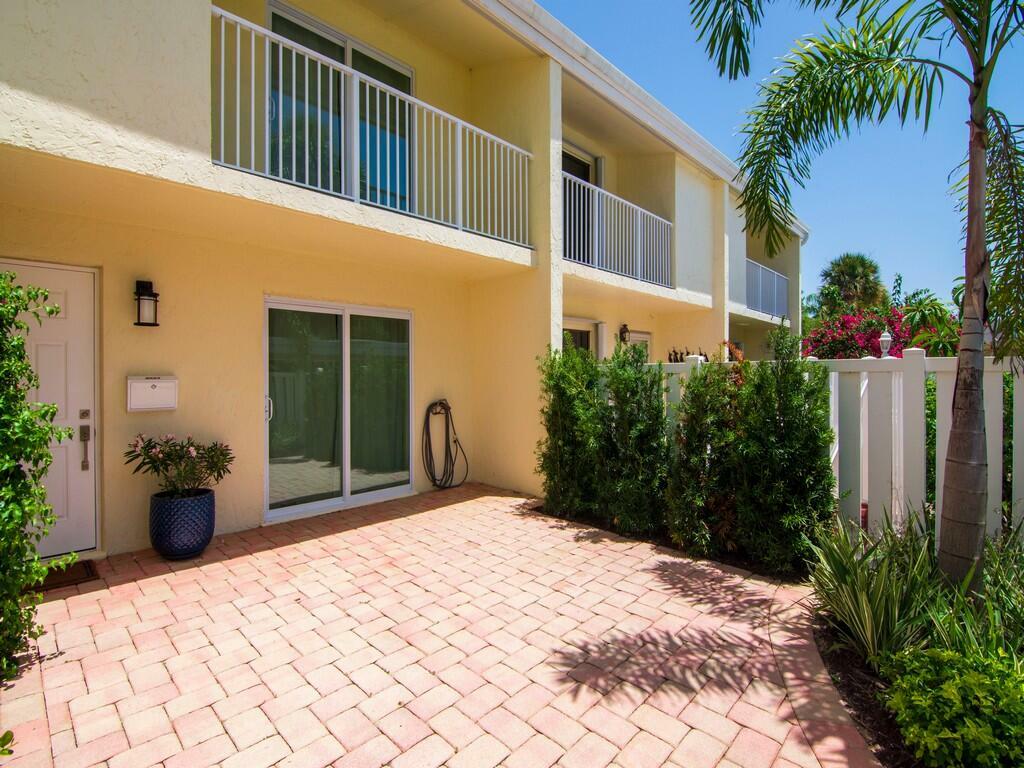 Property Photo:  4023 Silver Palm Drive  FL 32963 