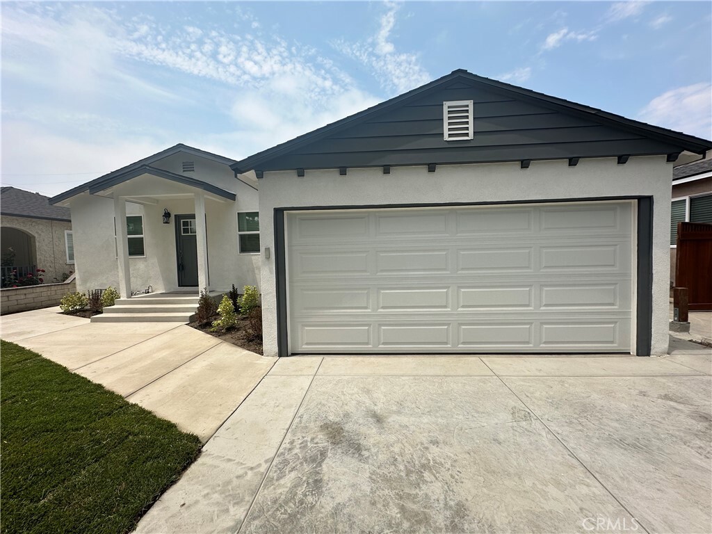 Property Photo:  4113 Knoxville Avenue  CA 90713 