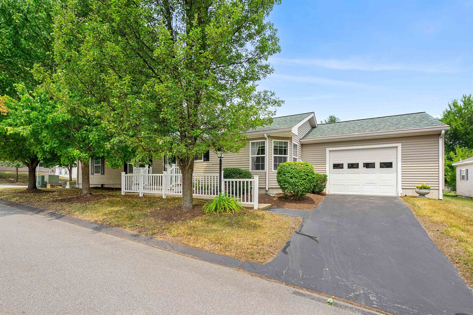 Property Photo:  223 Ledgewood Way  NH 03109 
