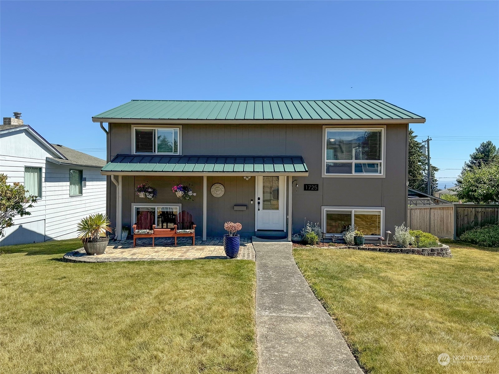 Property Photo:  1725 W 7th Street  WA 98363 