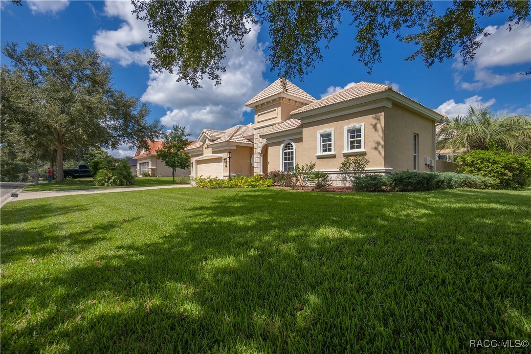 Property Photo:  201 S Paladinn Circle  FL 34453 