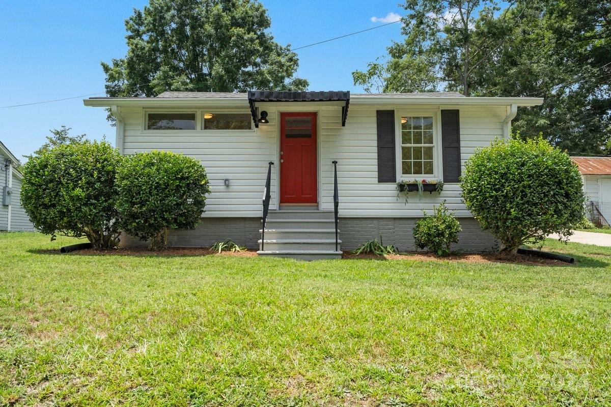 Property Photo:  204 Bates Avenue  NC 28021 