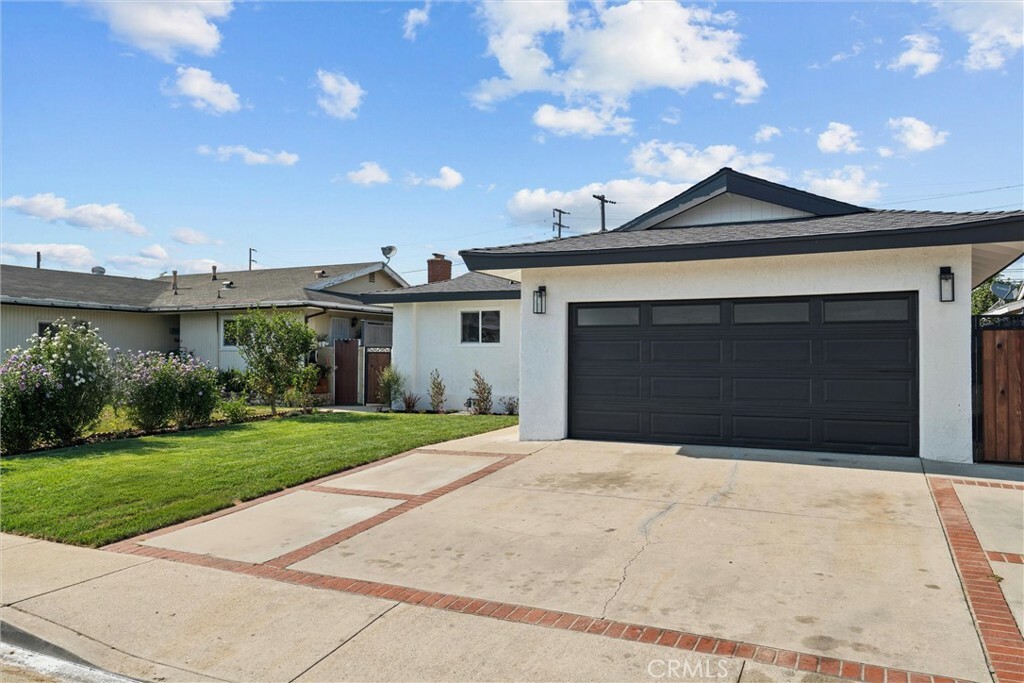 Property Photo:  1623 E Albreda Street  CA 90745 