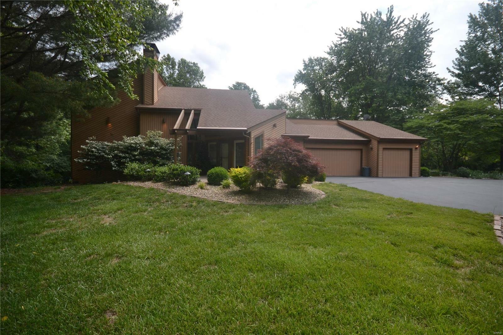 Property Photo:  400 Covered Bridge Lane  IL 62221 