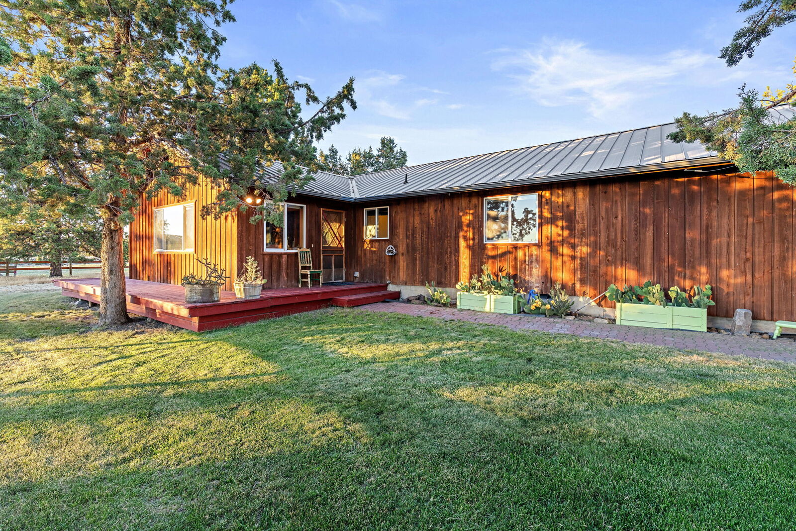 Property Photo: 1594 SW Bent Loop OR 97753