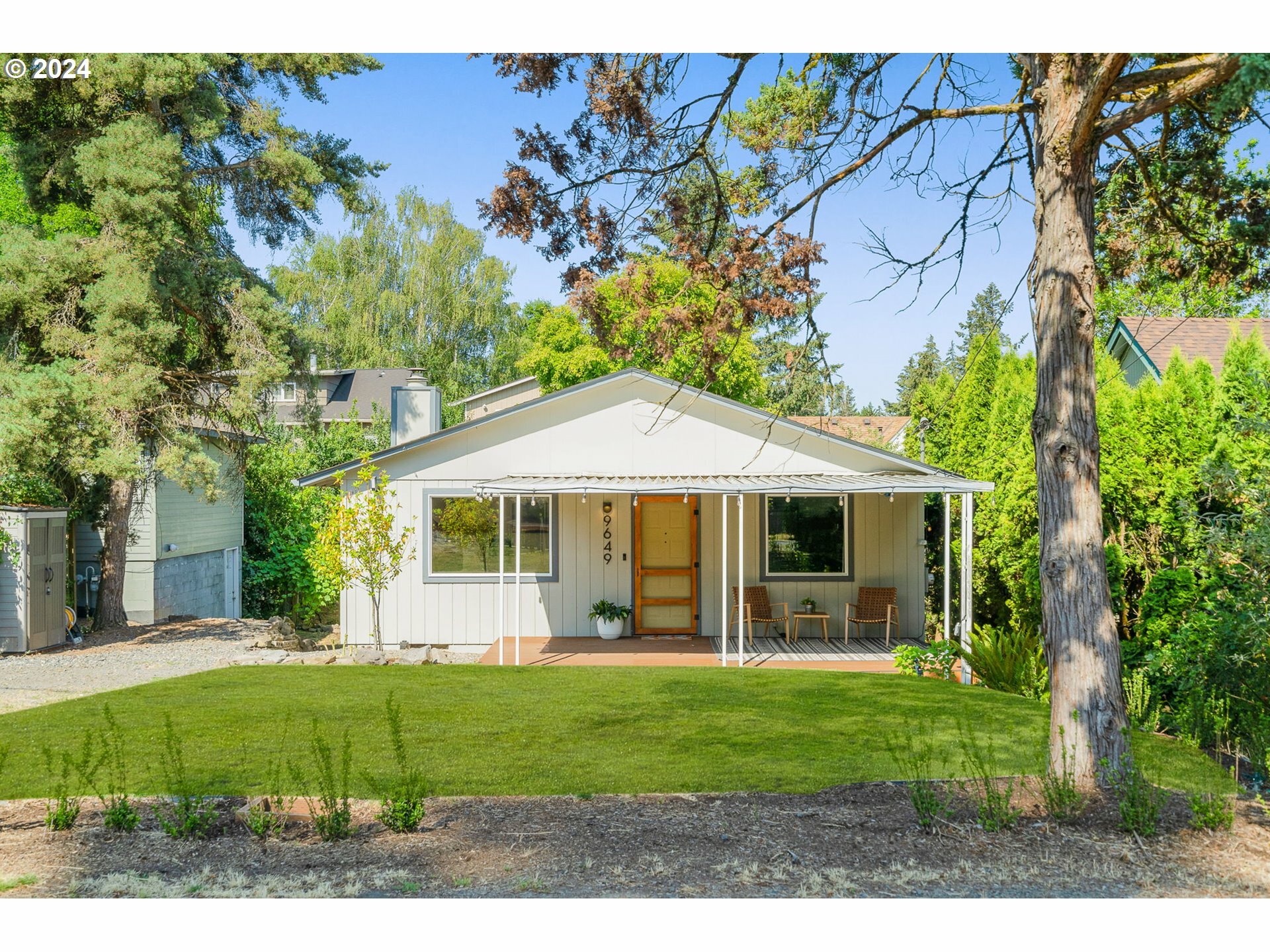 Property Photo: 9649 SW 49th Ave OR 97219