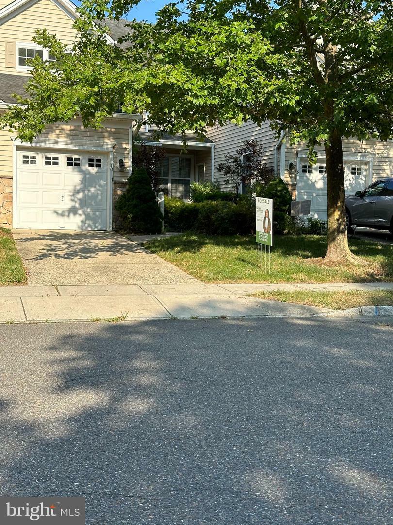 Property Photo:  10 Crows Nest Court  NJ 08054 