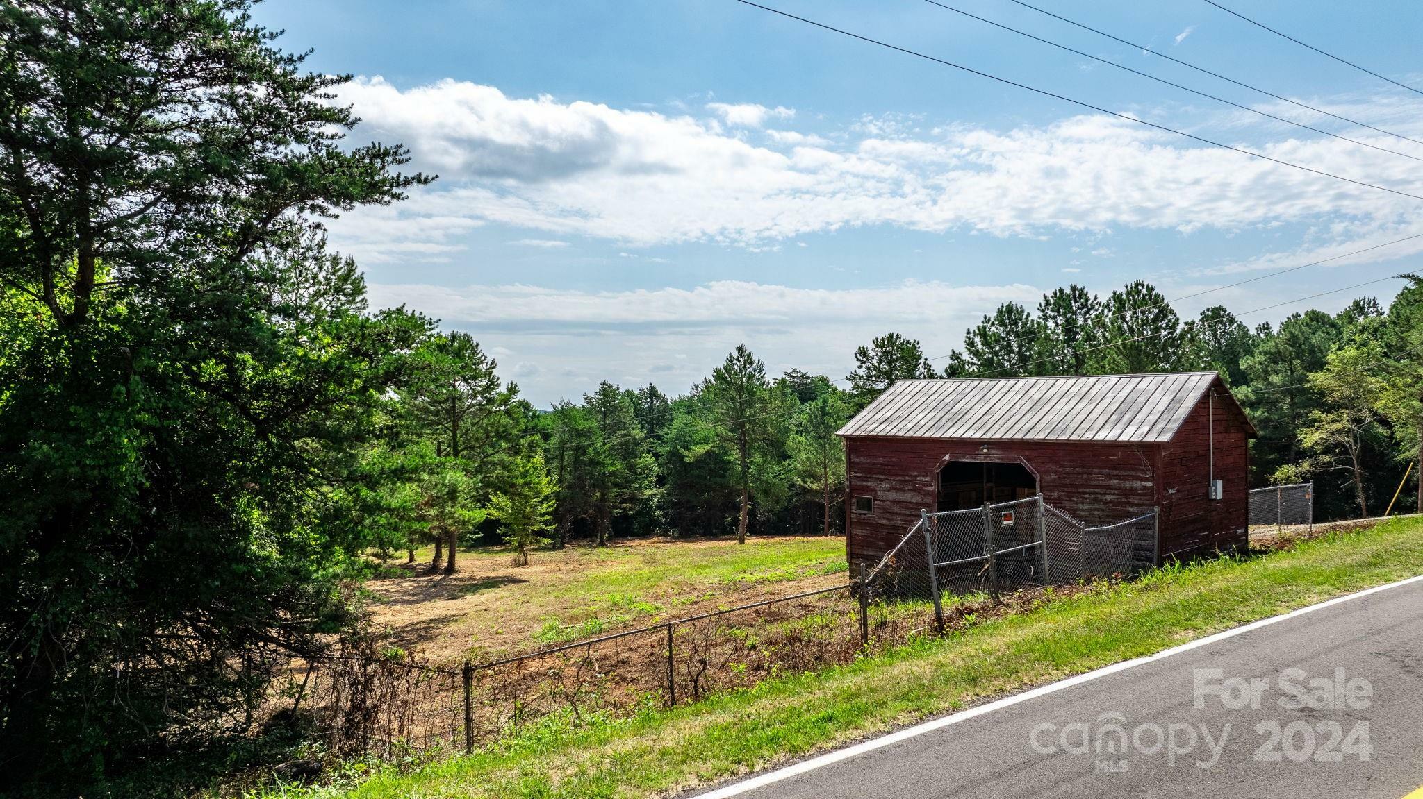 Property Photo:  3012 Lynn Mountain Road  NC 28168 