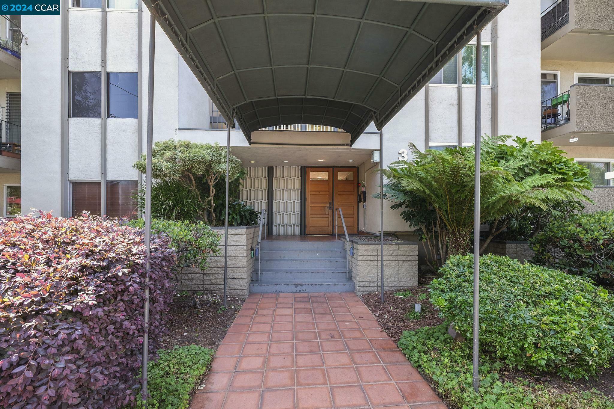 Property Photo:  360 Vernon St 212  CA 94610 