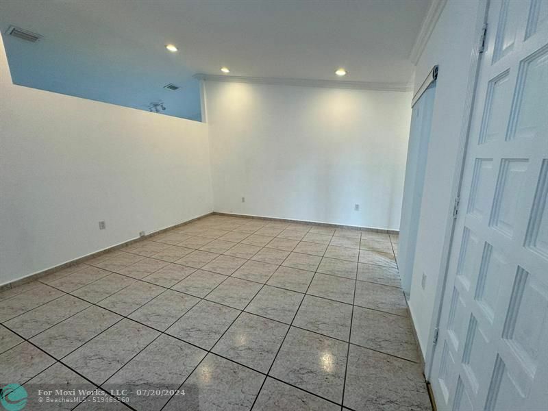 Property Photo:  10969 SW 74th St  FL 33173 