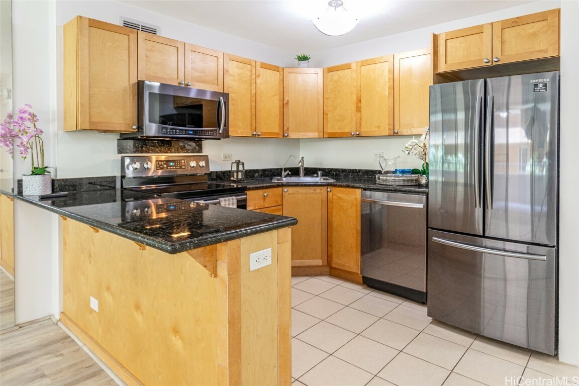 Property Photo:  430 Kaiolu Street 303  HI 96815 