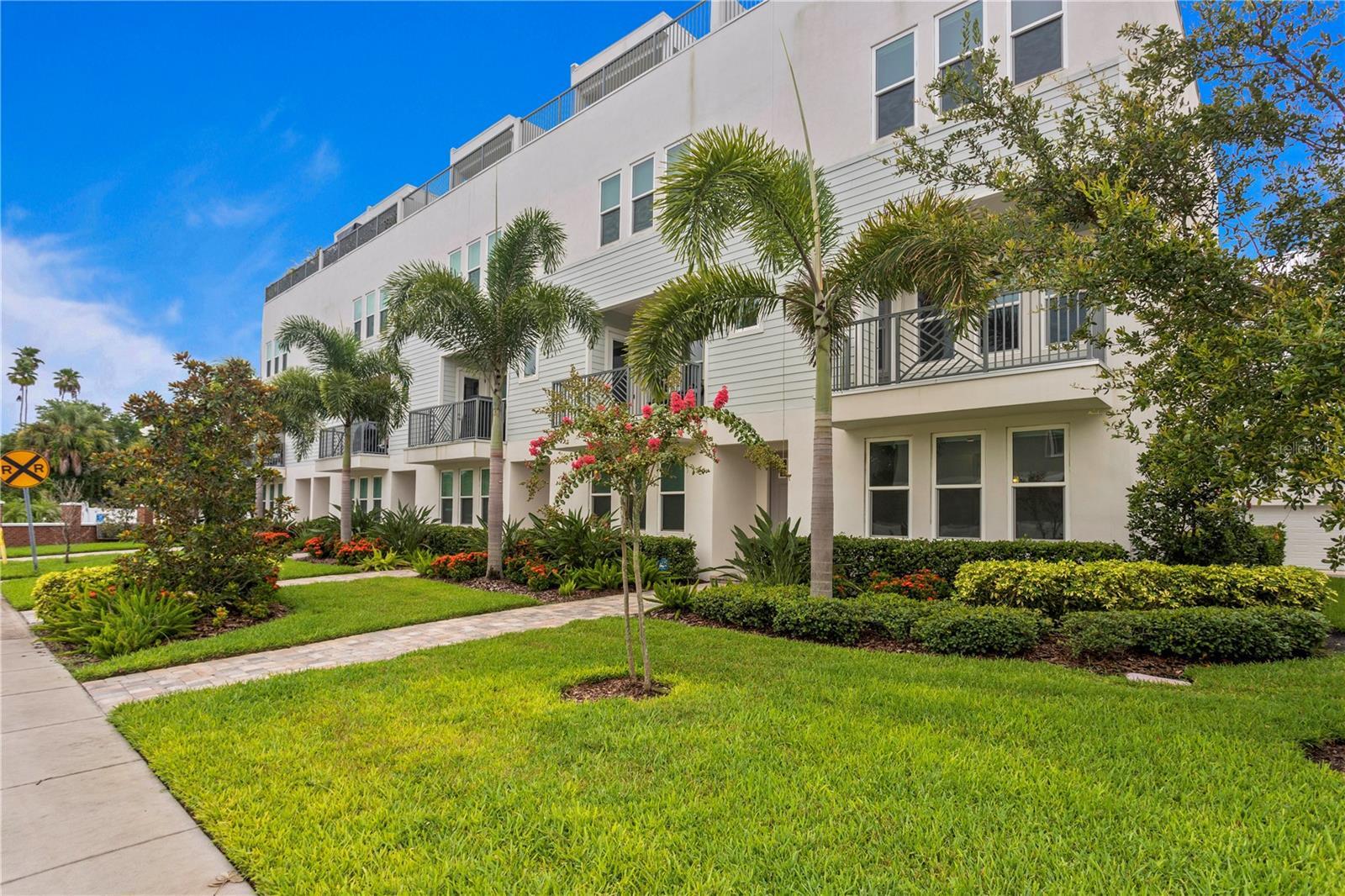 Property Photo: 2442 W Mississippi Avenue 6 FL 33629