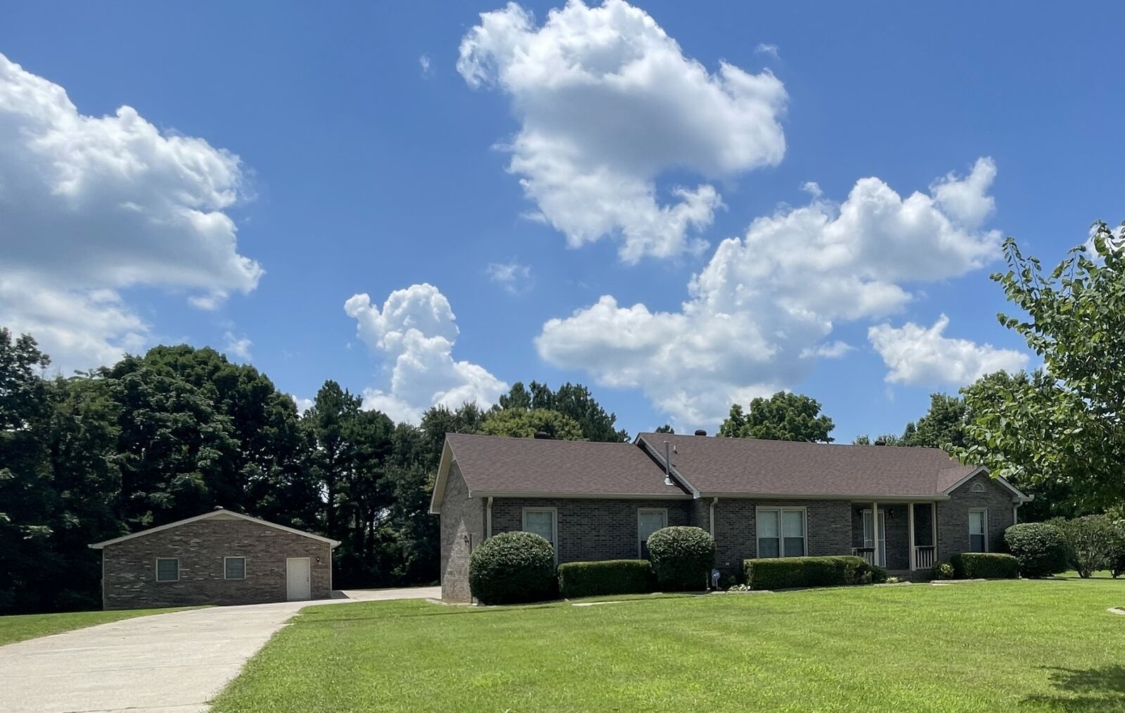 Property Photo: 1940 Bradbury Rd TN 37010