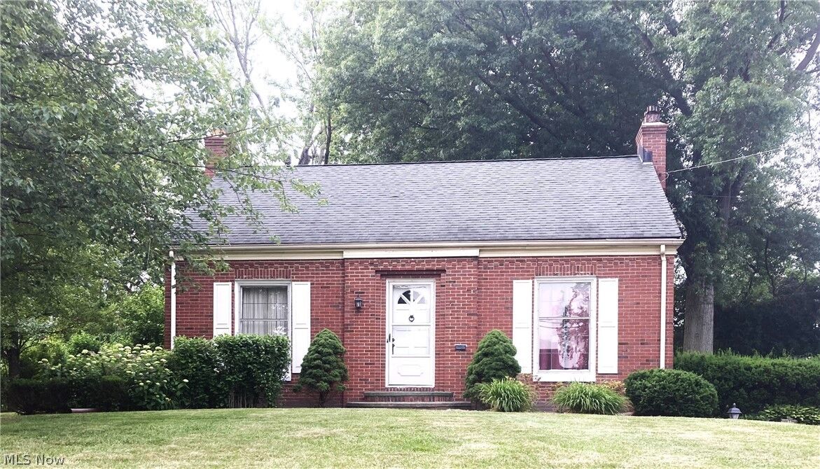 Property Photo: 514 E Liberty Street OH 44420