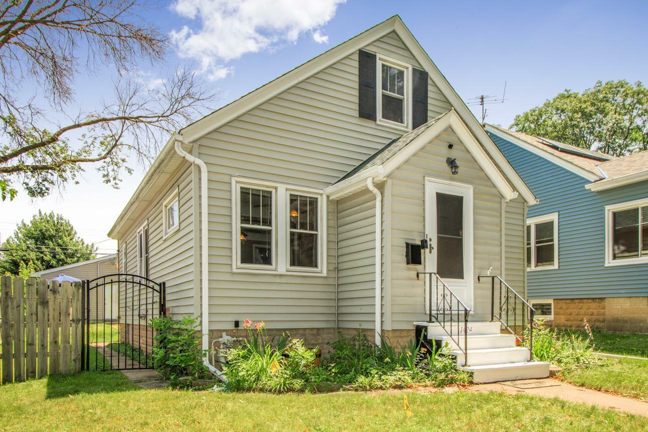 Property Photo:  1424 Hazel Street N  MN 55119 