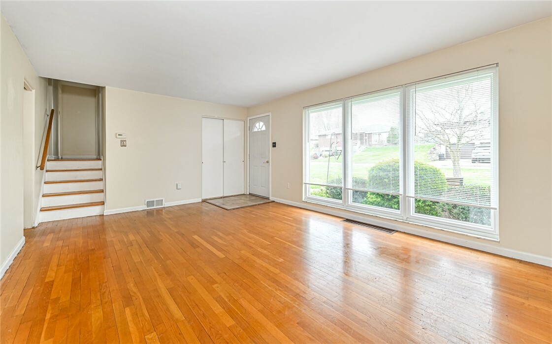 Property Photo:  465 Toledo Drive  PA 15068 