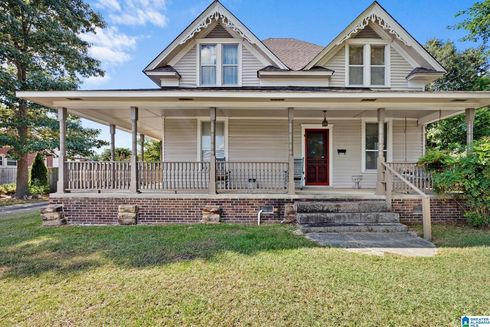 Property Photo: 805 SE 3rd Street AL 35055
