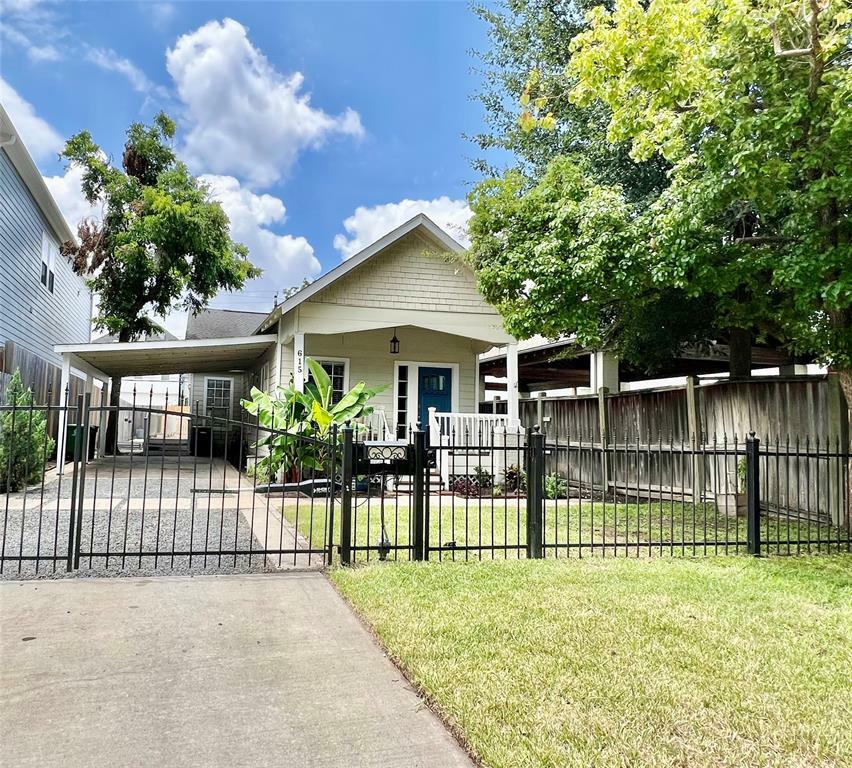 Property Photo:  615 Allston Street  TX 77007 