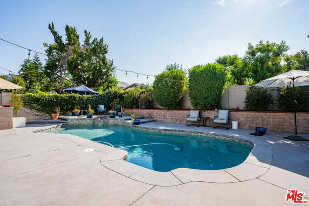 Property Photo:  5645 Medeabrook Place  CA 91301 