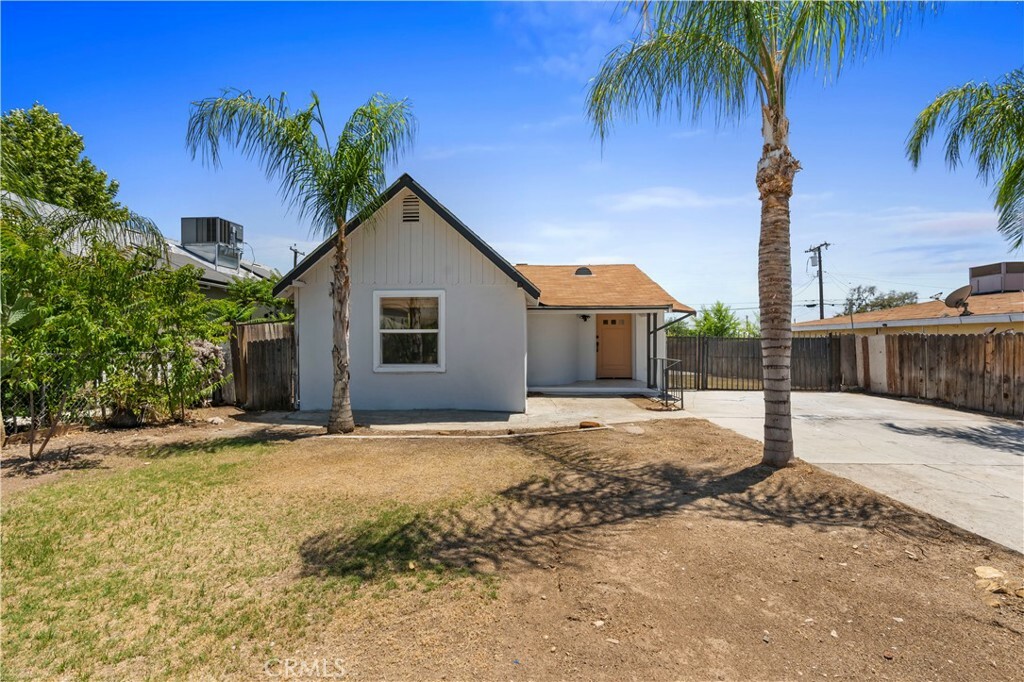 Property Photo:  427 Columbus Street  CA 93305 