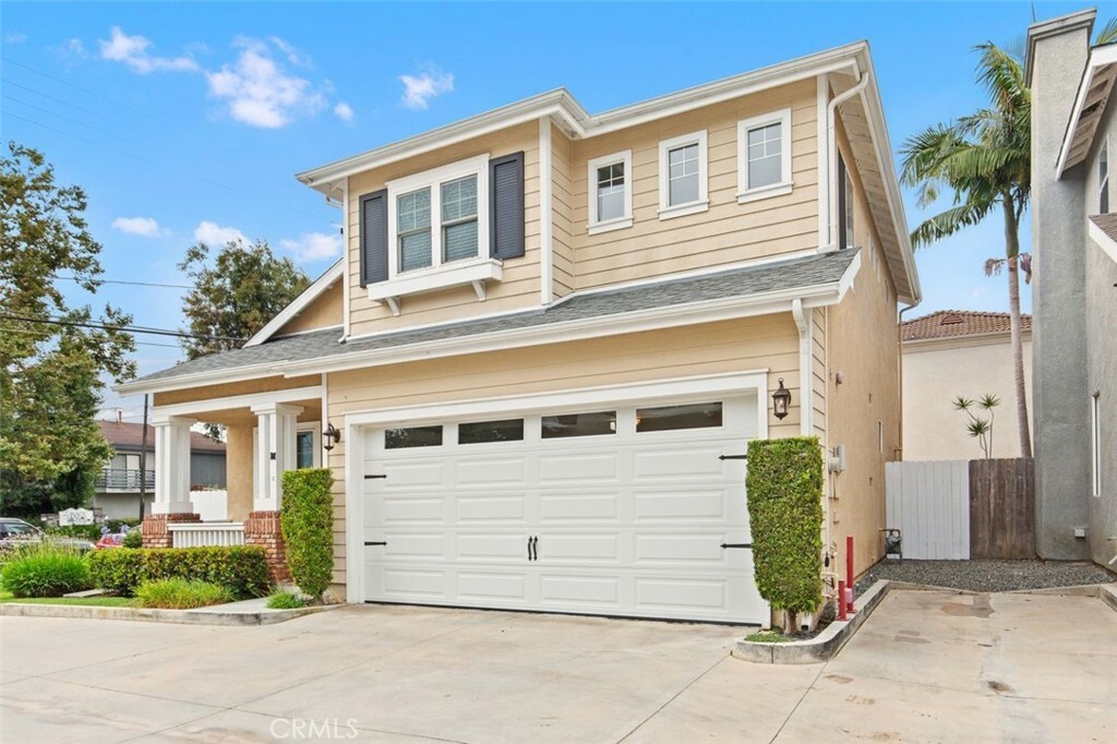 Property Photo:  2545 Santa Ana Avenue M  CA 92627 