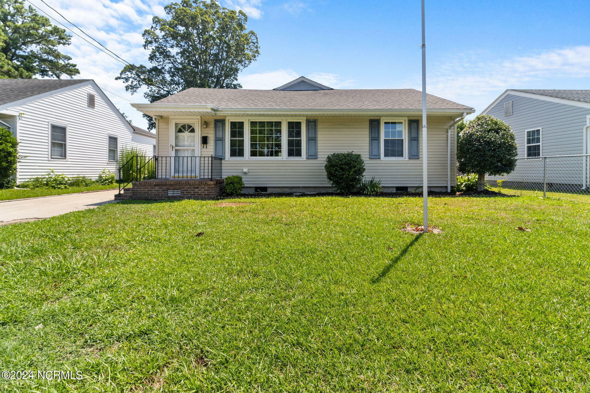 Property Photo:  210 Meekins Street  NC 27909 