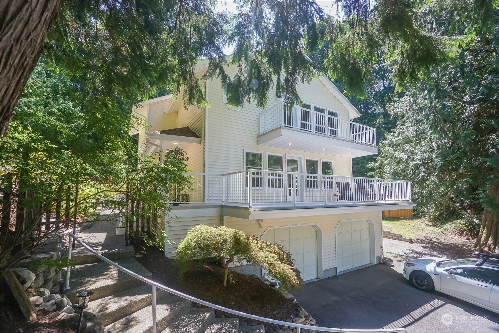 Property Photo:  102 206th Avenue NE  WA 98074 