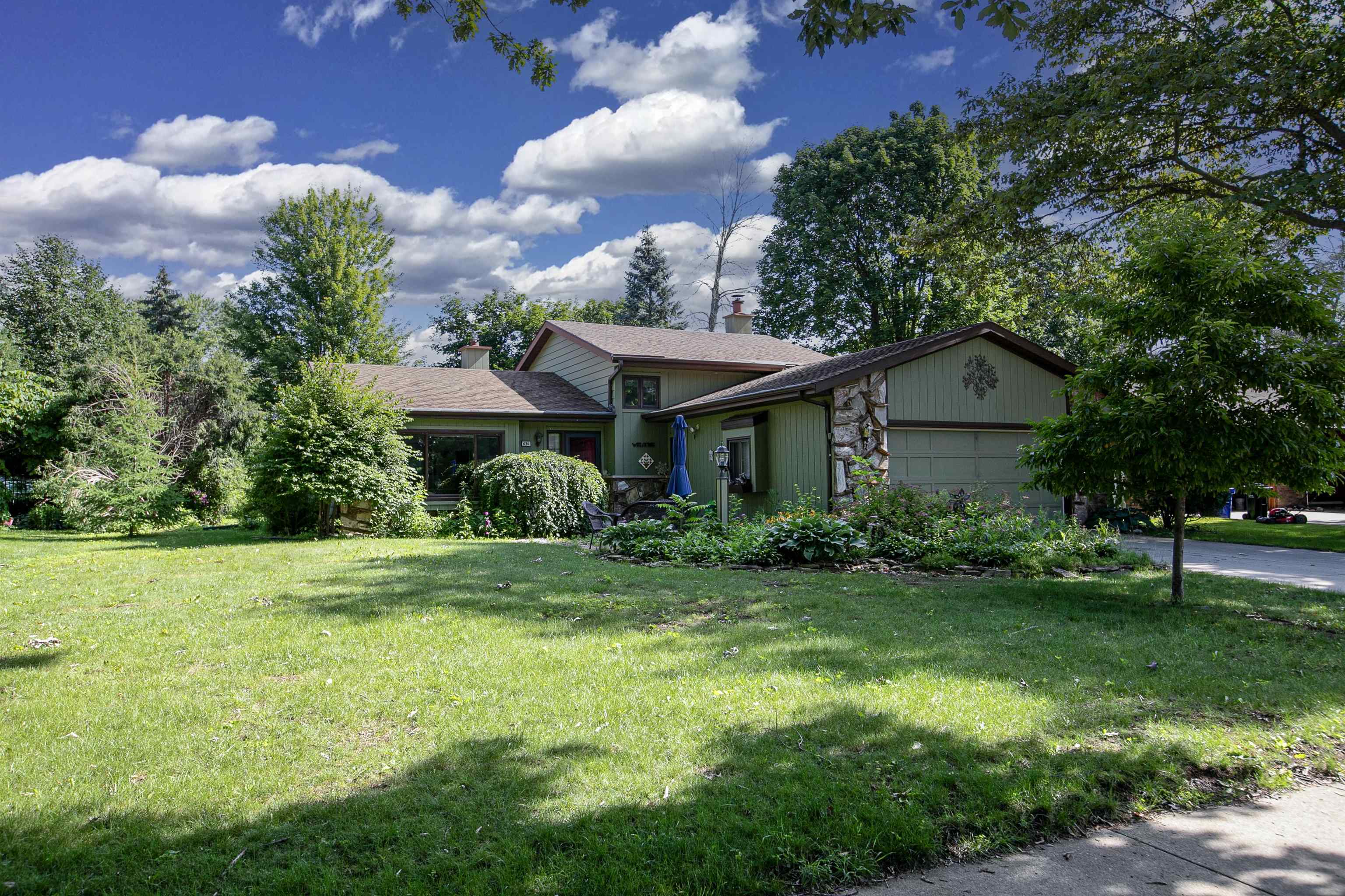 Property Photo:  636 E Sylvan Avenue  WI 54915-2105 