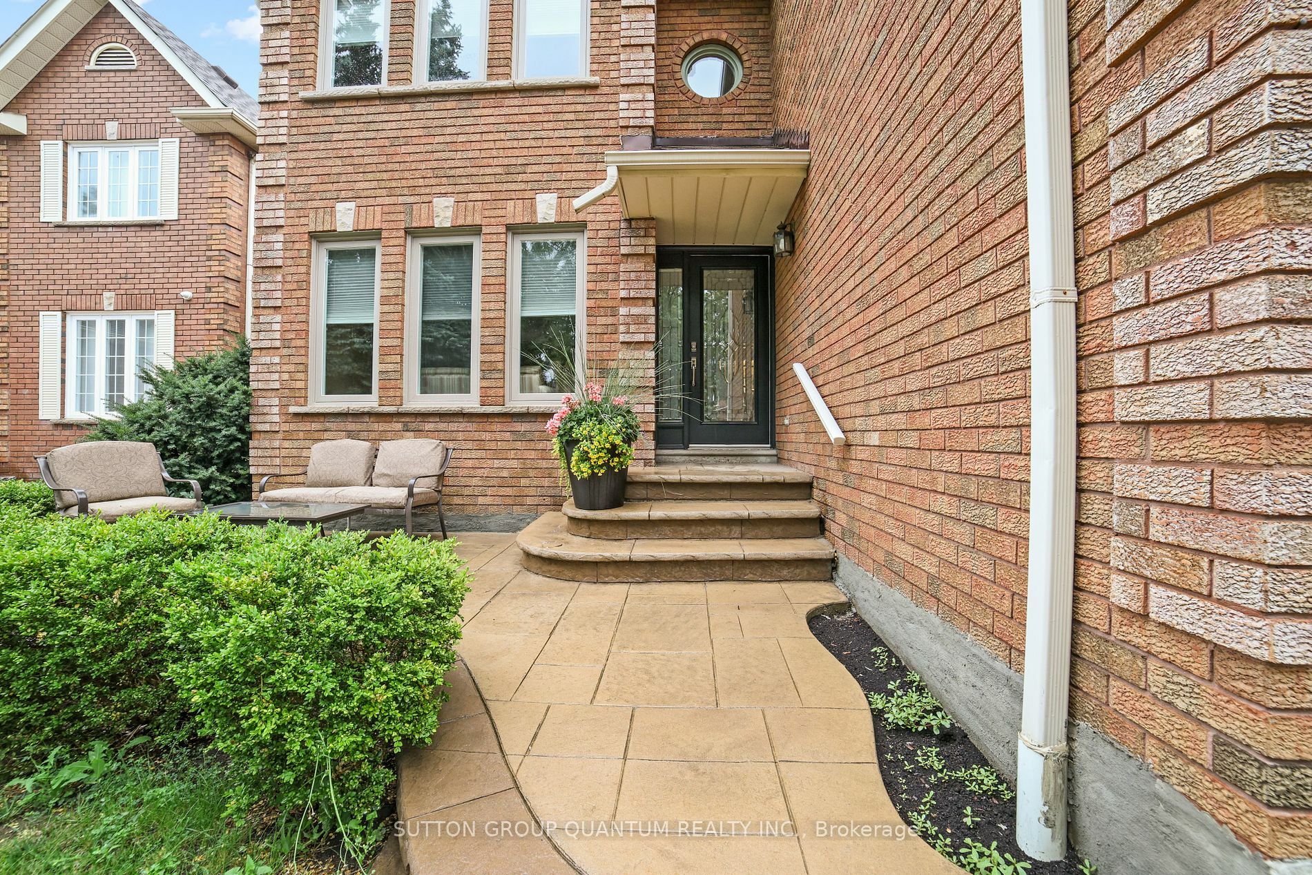 Property Photo:  2940 Harvey Cres  ON L5L 4V8 