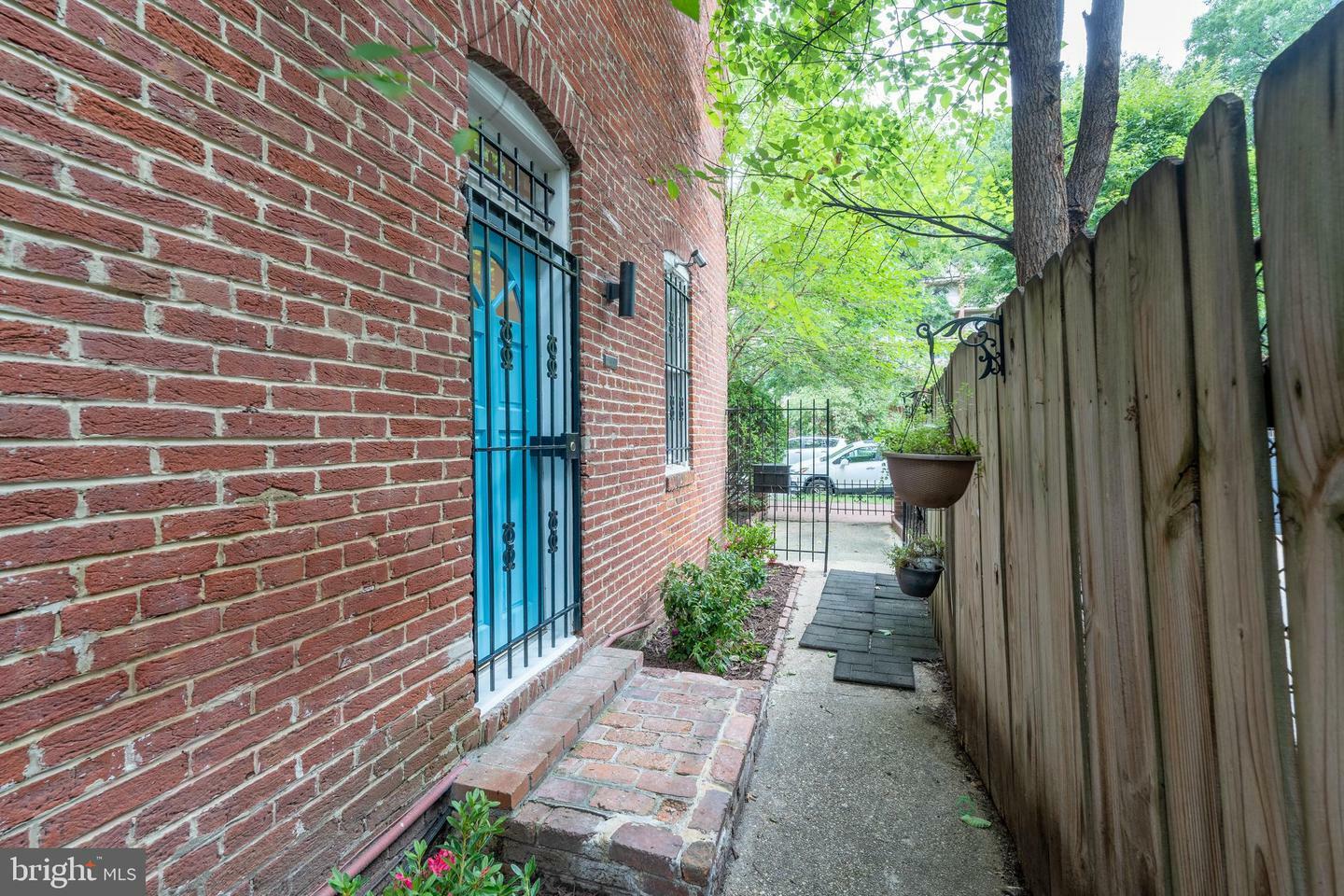 Property Photo:  815 G Street NE  DC 20002 