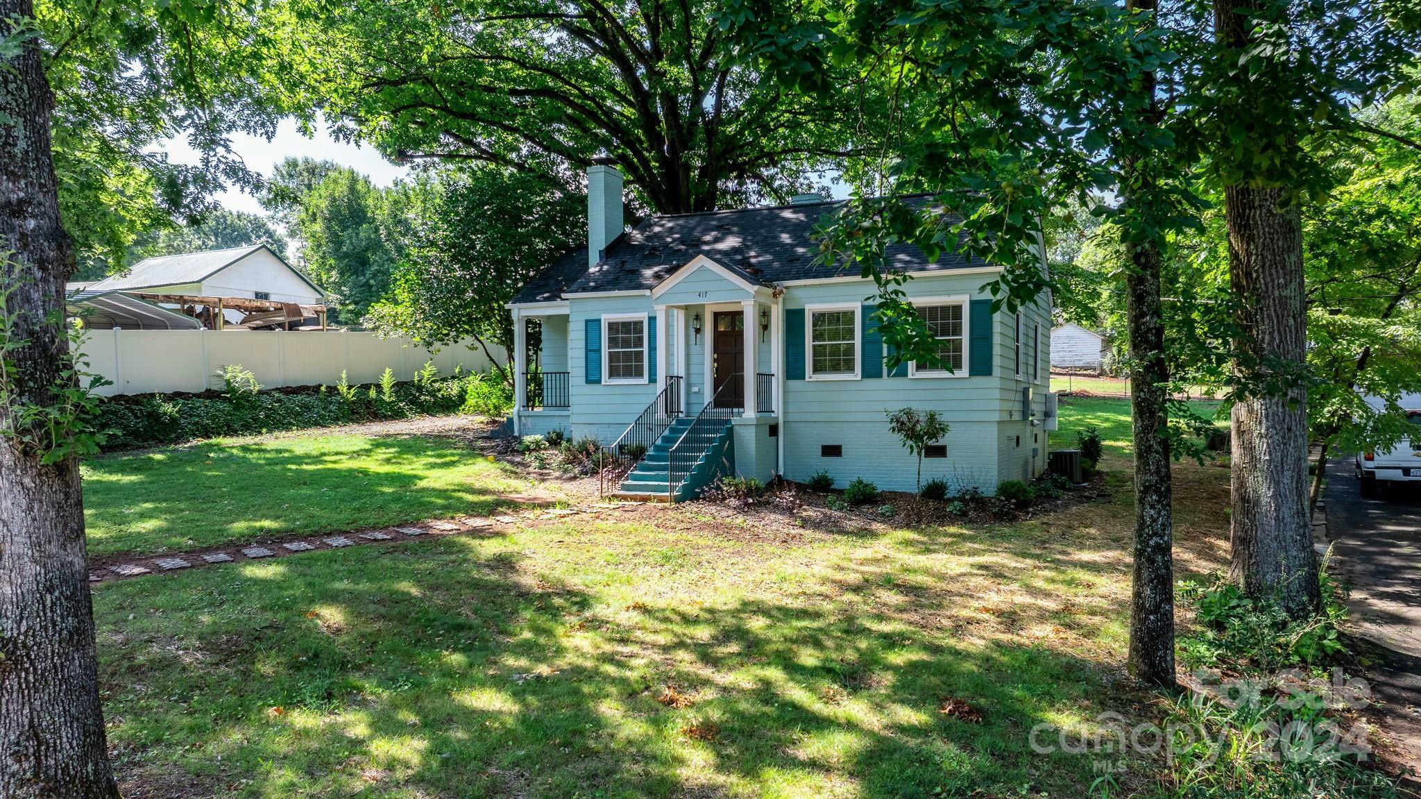 Property Photo:  417 W 9th Street  NC 28658 