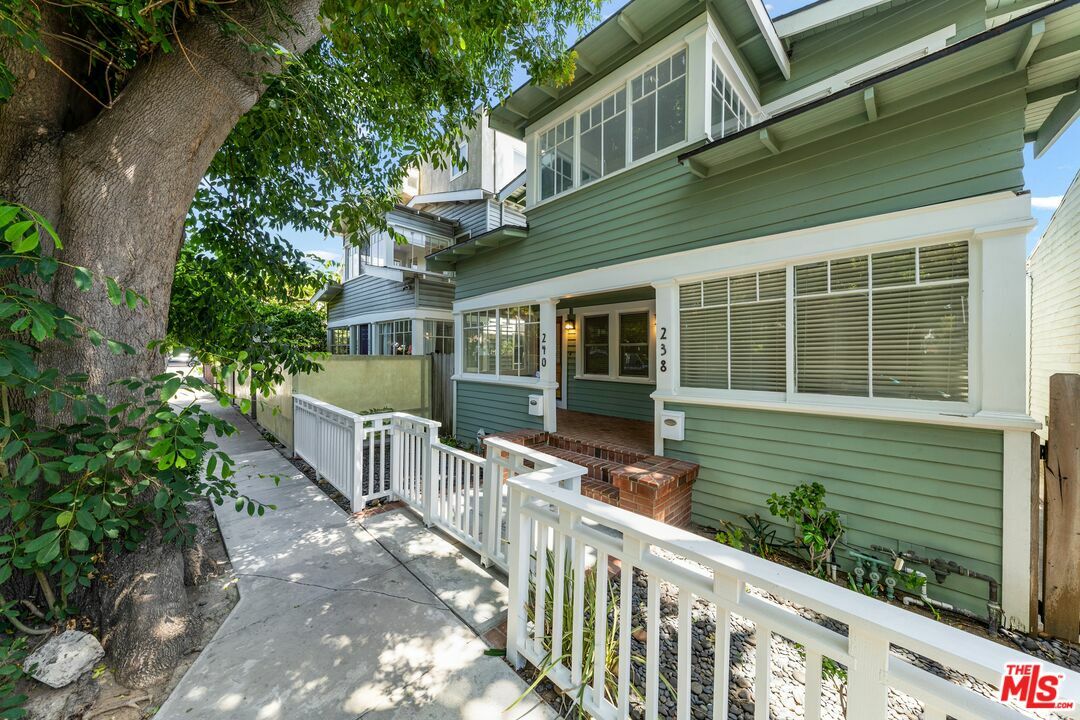 Property Photo:  238  Horizon Ave  CA 90291 