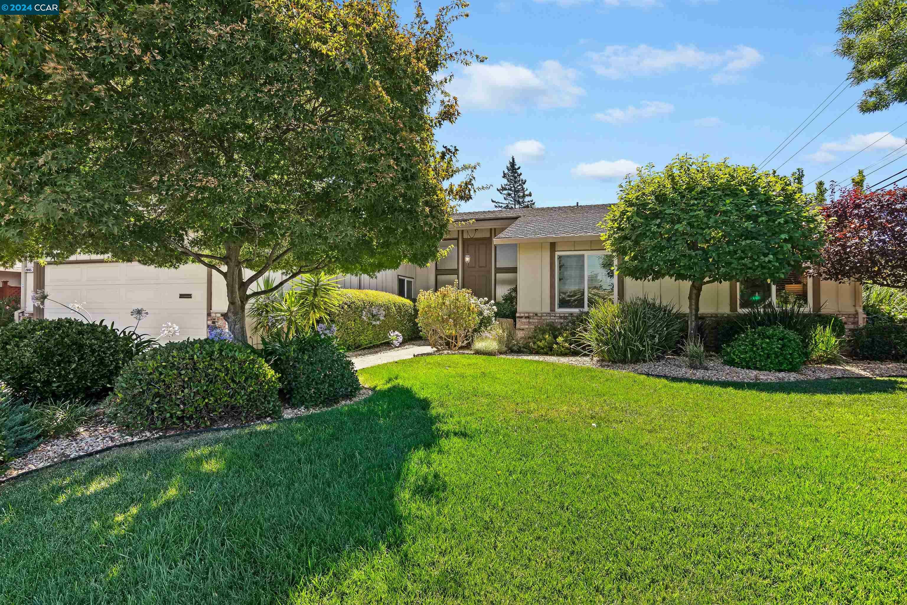 Property Photo:  2005 Blackstone Dr  CA 94598 