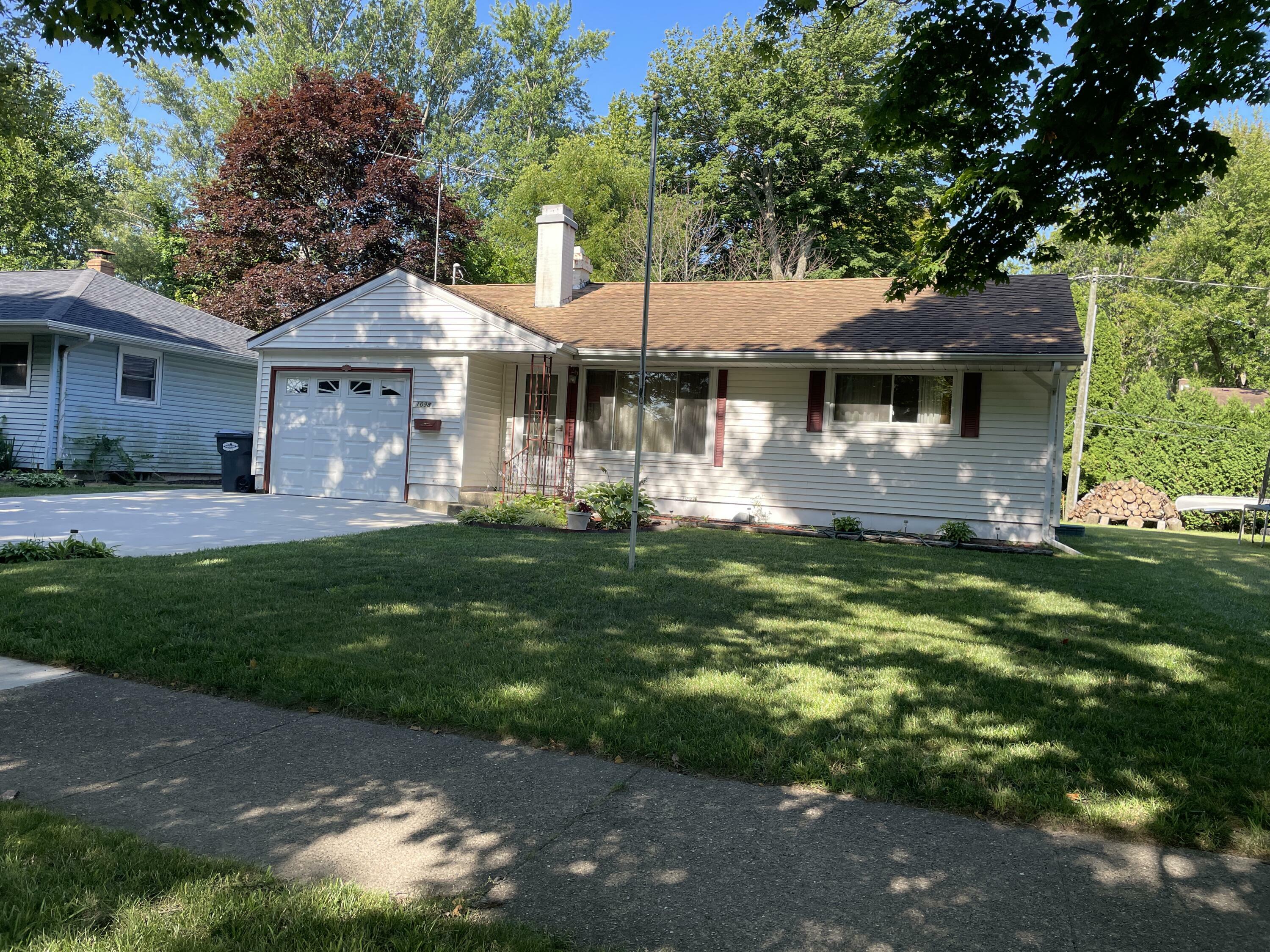 Property Photo:  1098 Hazel Street  MI 49090 