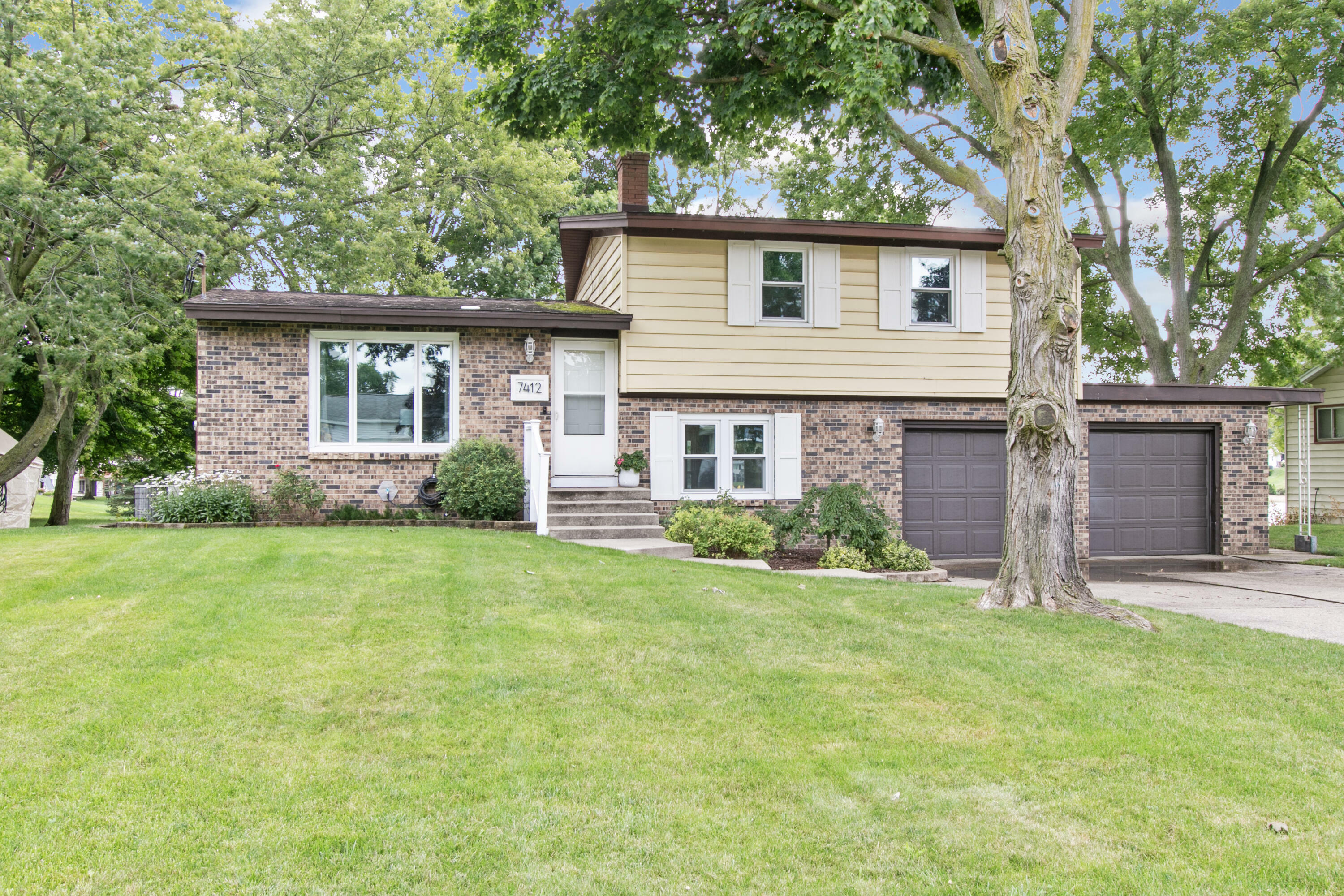 Property Photo:  7412 Walnut Avenue  MI 49428 