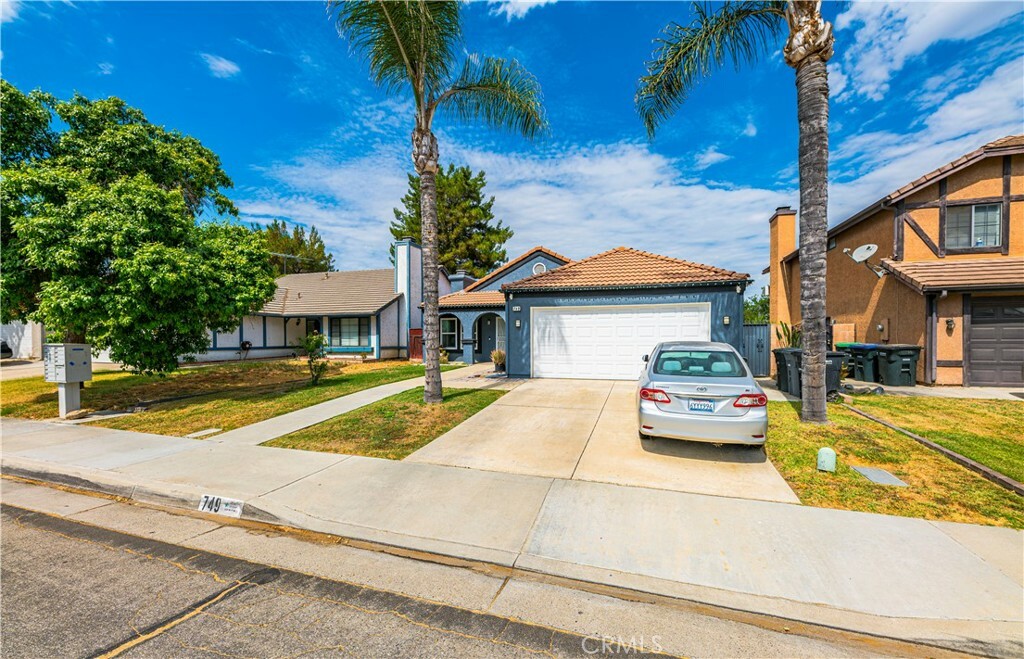 Property Photo:  749 Pinehurst Drive  CA 92545 