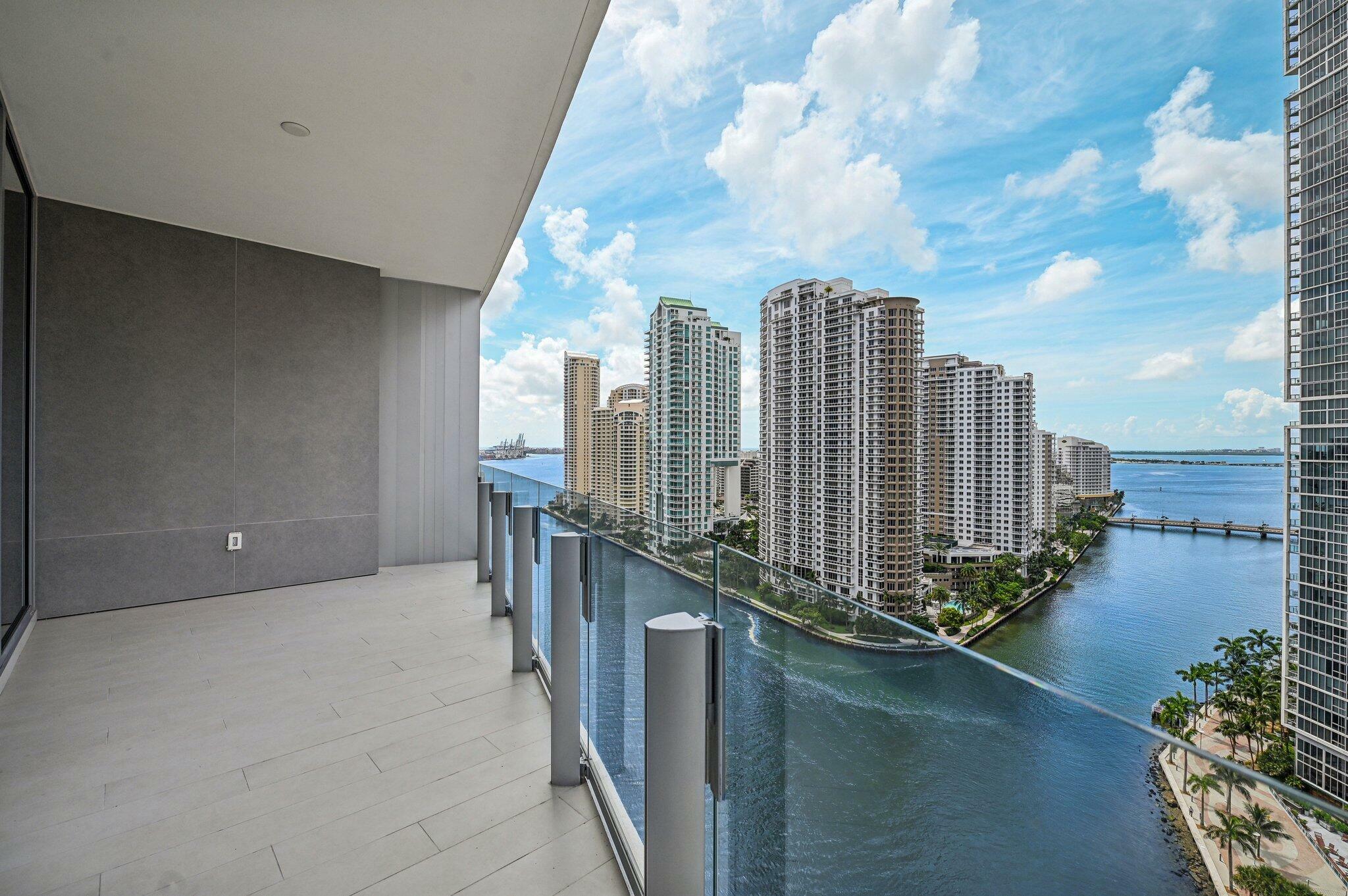 Property Photo:  300 Biscayne Blvd Way 1907  FL 33131 