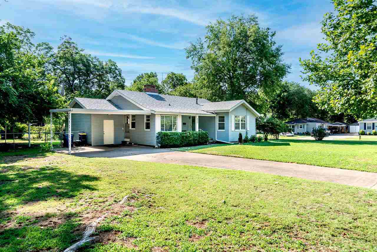 Property Photo: 823 S Blakeley Street OK 74074