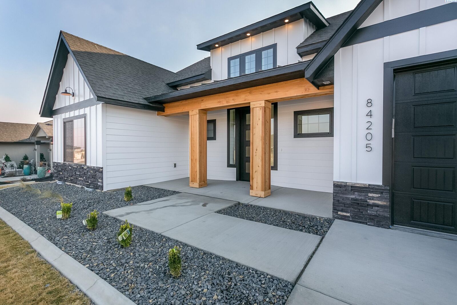 Property Photo:  5972 W 28th Place  WA 99337 