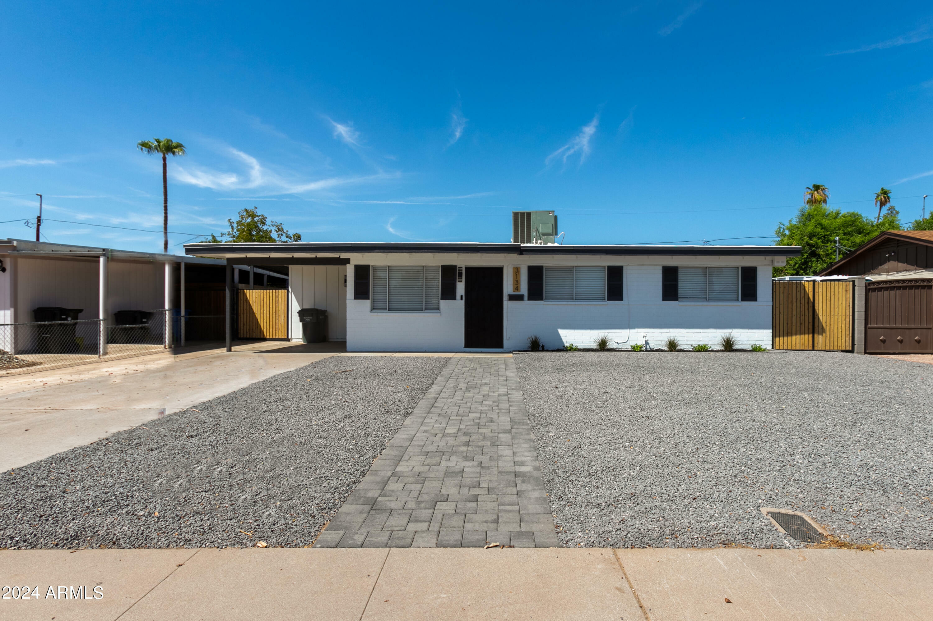 Property Photo: 3134 W Country Gables Drive AZ 85053