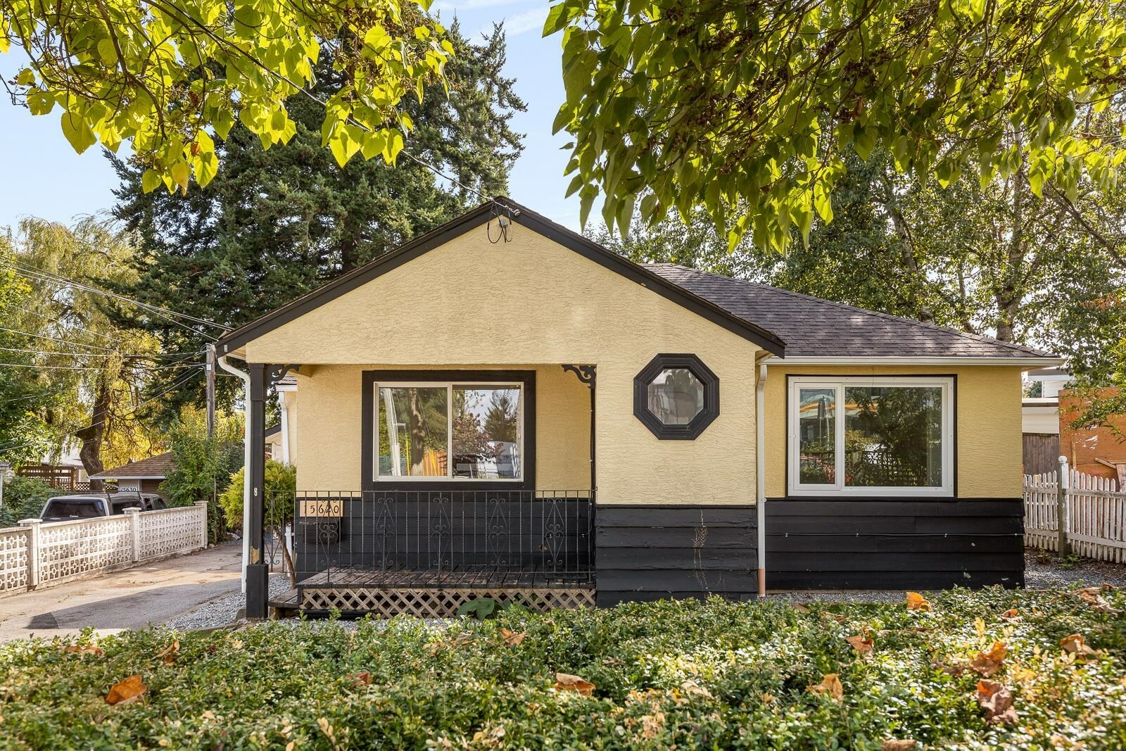 Property Photo:  15620 Russell Avenue  BC V4B 2R8 