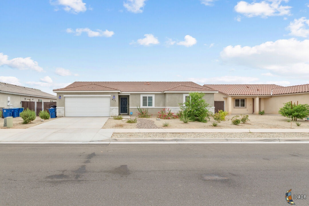 Property Photo:  477   Pinto Ct  CA 92251 