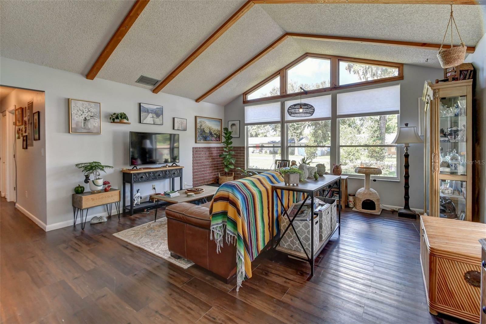 Property Photo: 760 N Thorpe Avenue FL 32763