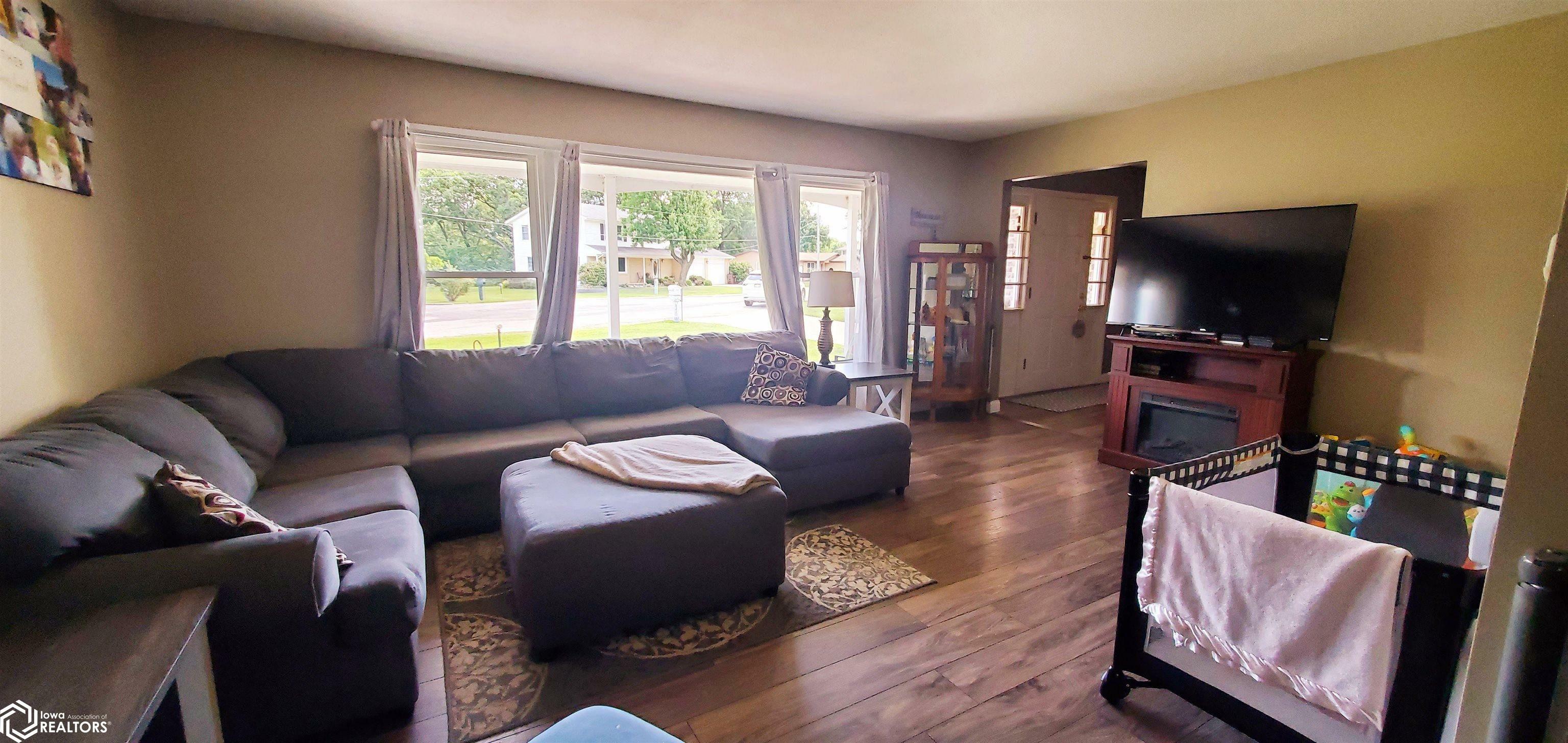 Property Photo: 3317 Country Club Lane IA 52627