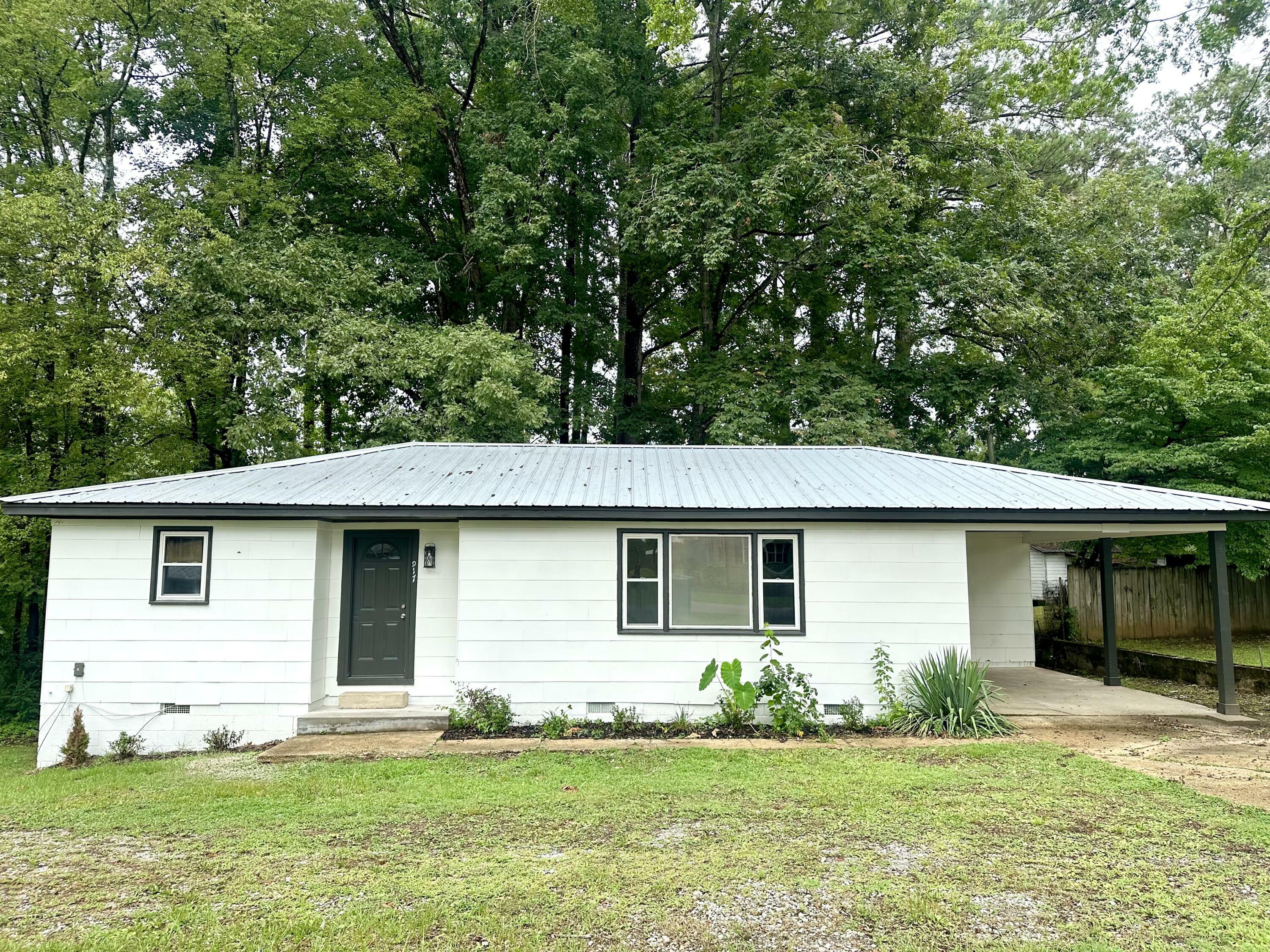 Property Photo:  917 S Roberts St.  MS 38843 